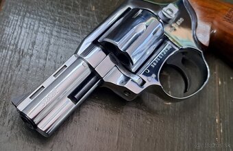 REVOLVER HOLEK MODEL 830 - 3