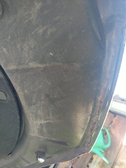 Predám prednú kapotu passat B6 - 3