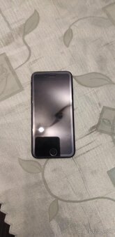 Predám iPhone še 2020 maximálna kapacita 83 cena je za 100 E - 3
