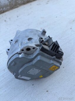 Alternátor Audi A7 (C8) - 3