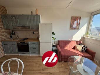 Štýlový podkrovný 2-izbový byt, ktorý vás chytí za srdce - 3
