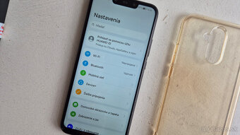 Huawei Mate 20 Lite - jemná puklina - 3