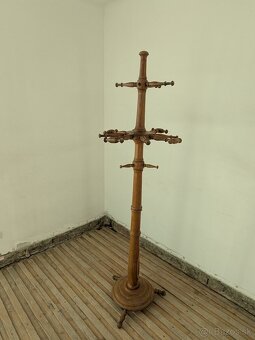 Stojanový vešiak - 3