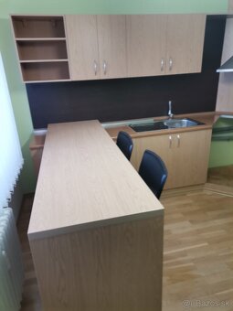 Kuchynská linka so sedením - 3