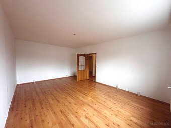 PREDAJ 3 izbový s balkónom, Šafárikova ulica - 3