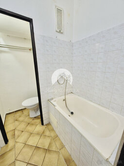 Reality KOMPLEX s.r.o., Vám ponúka na PREDAJ 1 izbový byt na - 3