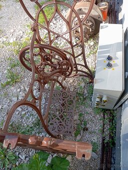 Predám stojan na starý šijací stroj - 3