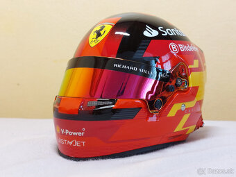 Carlos Sainz 2024 Ferrari F1 prilba 1:2 - 3