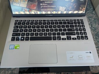 Asus X512U - 3