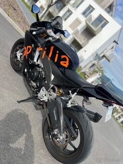 Aprilia RSV4 - 3