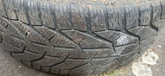 Predám pneu 215/55r16 celorocne - 3