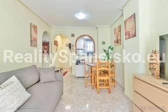 Prodej útulného apartmánu 3kk s výhledem na bazén-Torrevieja - 3