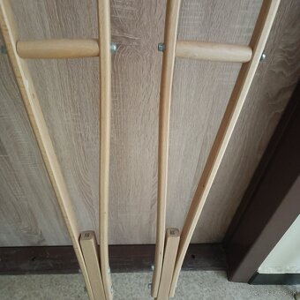 Predám drevené barle podpazušné - 3