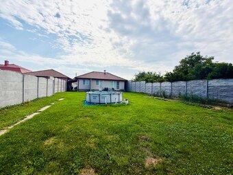 -Moderný 4-izbový bungalov s veľkým pozemkom len 10 minút od - 3