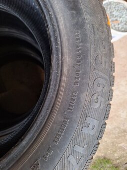 Predám zimné pneu 225/65R17 - 3