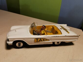 Corgi toys Ford Thunderbird - 3
