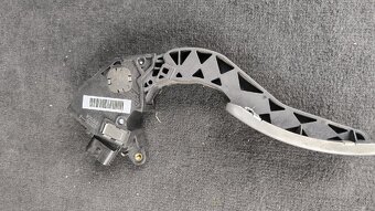 Renault Megane 3, plynový pedál - 3