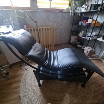 Kozmetické lehátko a stolík - 3