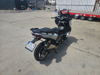 YAMAHA T-MAX 530 DX AKRAPOVIC 2019 - 3