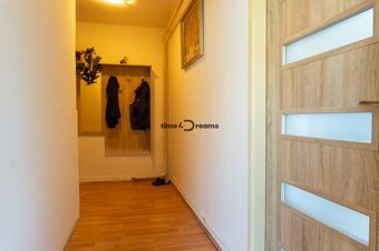 NA PREDAJ: 2 izb.byt v širšom centre + ŠATNIK + PIVNICA - 3