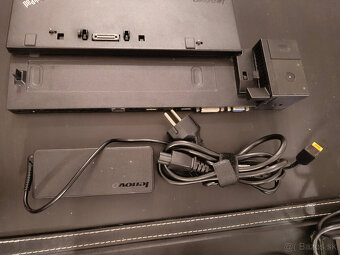 2× Lenovo Ultra Dock 40A2 + 2× Lenovo 90 W adaptér - 3