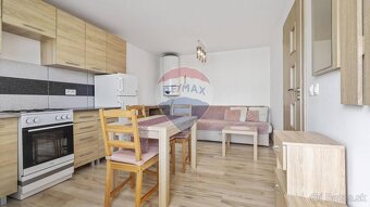 PREDAJ : pozemok 1323 m2, dve bytové jednotky, Štvrtok na Os - 3