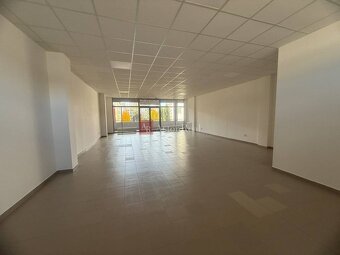 Na prenájom zrekonštruované obchodné priestory v komplexe Dv - 3
