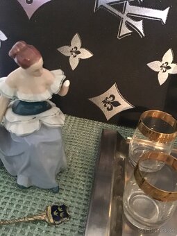 ZNAčENé SOšKA S CHYBAMI,KARAFA ,PREKRáSNE POHáRE NA VíNO - 3