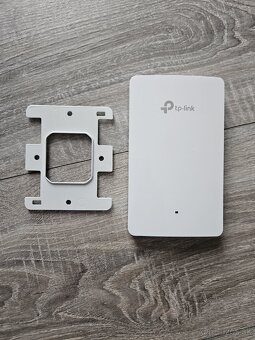 Predám 4ks TP-Link EAP235-Wall - 3