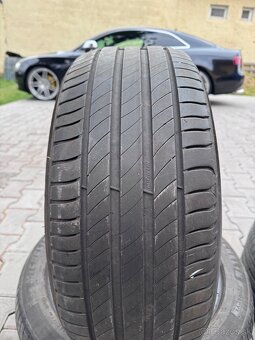 225/45R17 - 3