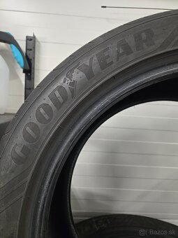 Good Year 245/45 R18 - 3