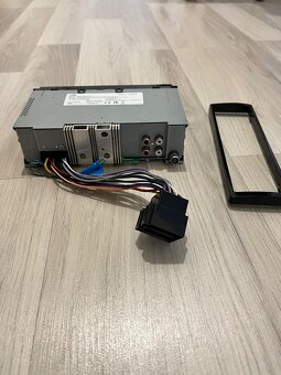 Predam autorádio JVC - 3