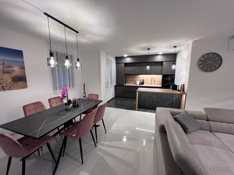 Luxusný 3-izbový apartmán Chorvátsko- Vodice, 180m od pláže - 3