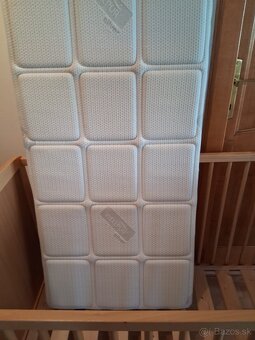 Detská drevená postielka s matracom - 3