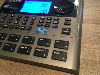 Alesis SR18 - Drum machine, elektronicky bubenik - 3