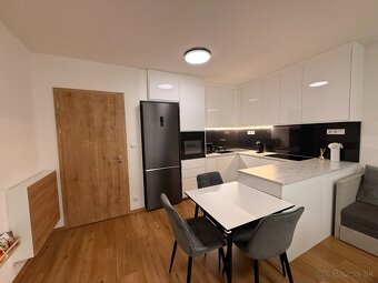 NADŠTANDARDNÝ 2 IZBOVÝ BYT V TOP LOKALITE PRI CENTRÁLI - 3