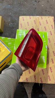 Zadný pravý svetlomet na Volkswagen Passat B7 - 3