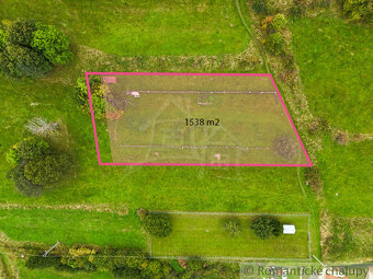 Slnečný rovinatý pozemok na výstavbu rodinných domov - Kra - 3