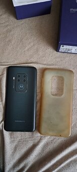 Motorola one zoom - 3