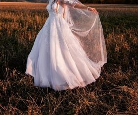 Biele dámske svadobné šaty s krajkou - 3