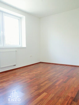 Moderný office - samostatné poschodie 112 m2 - 3