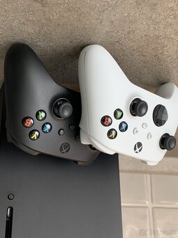 Xbox Series X 1TB + 2 ovládače + 3hry - 3