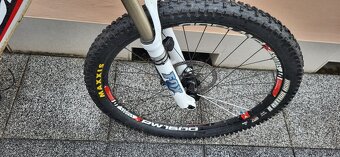 Cube Carbon vybava Fox XT Shimano - 3