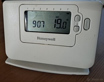 bezdrôtový termostat Honeywell CM727 - 3