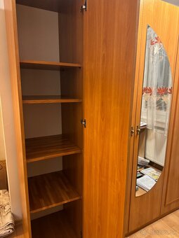 Šatníkova skriňa , komóda a nočné stolíky - 3