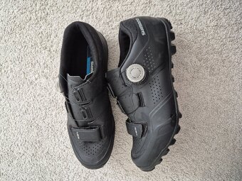 Tretry cyklistické pánske MTB Shimano 42 top stav - 3