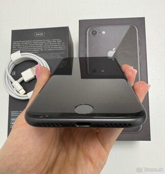  Apple iPhone 8 Space Gray 64 GB - 100 % batéria - 3