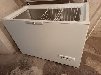 Truhlicový mraziaku Whirpool 311L A+ - 3