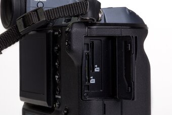 FujiFilm GFX 100 telo + SmallRig držiak (Bazár) - 3
