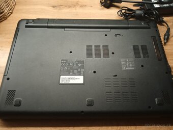 Predám notebook Acer Aspire E15 red - 3